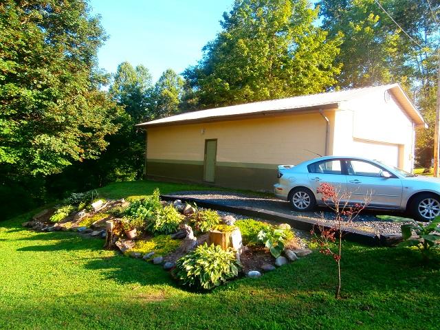 717 Orchard Road Oliver Springs, TN 37840 - Photo 5 of 15 P7100021