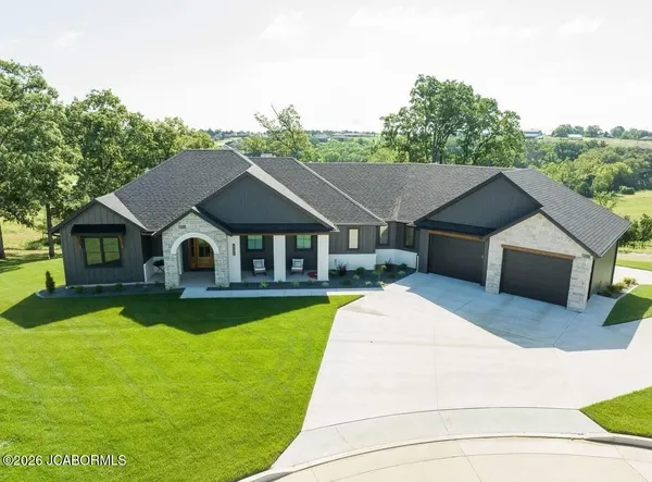$1,168,000 | 922 Hickory Court, Jefferson City, MO 65101