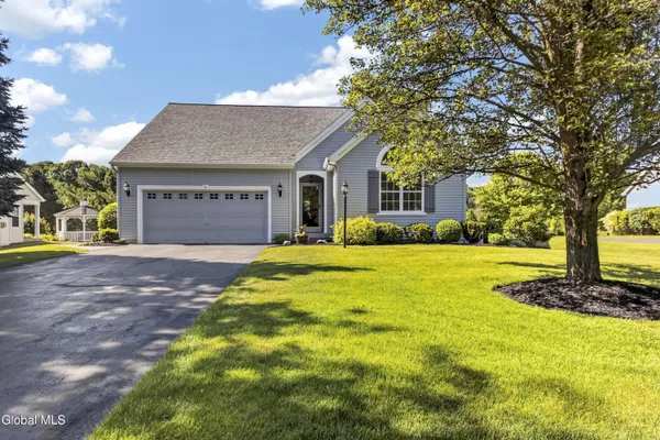 $549,000 | 6 Danbury Court, Clifton Park, NY 12065