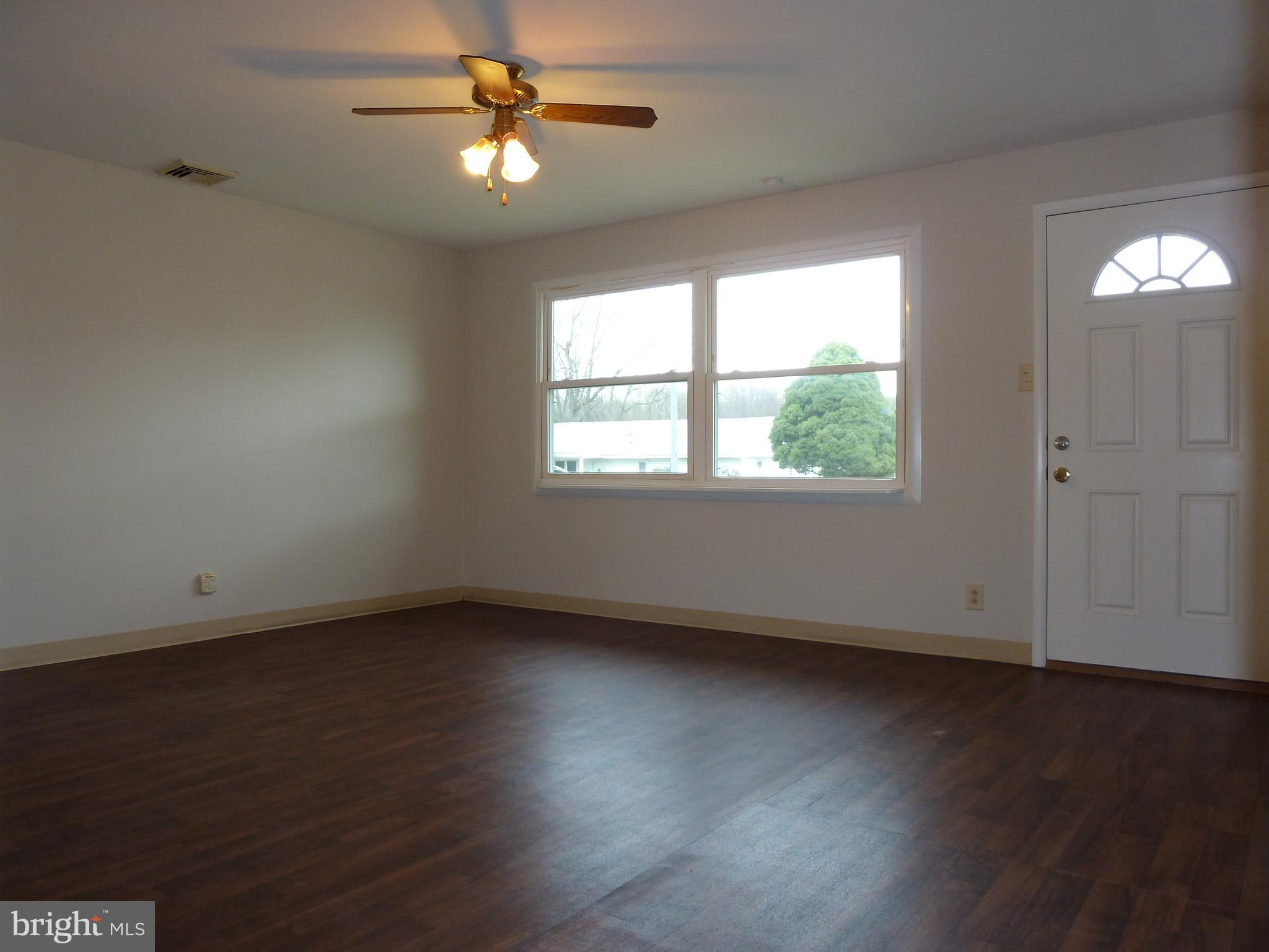 263 Yorkshire Road Fairless Hills, PA 19030 - Photo 2 of 11 Living Room