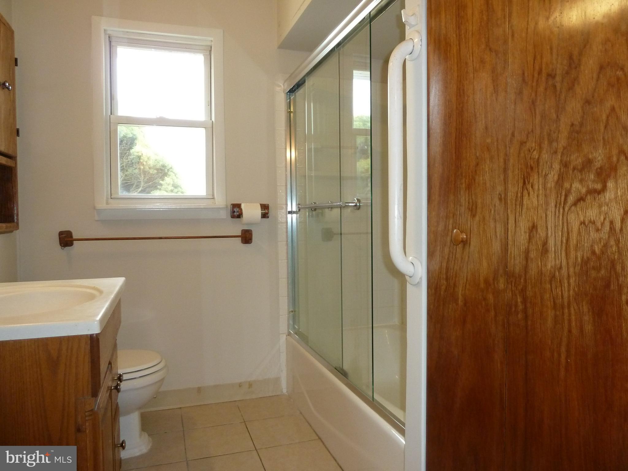 263 Yorkshire Road Fairless Hills, PA 19030 - Photo 8 of 11 Full Bath