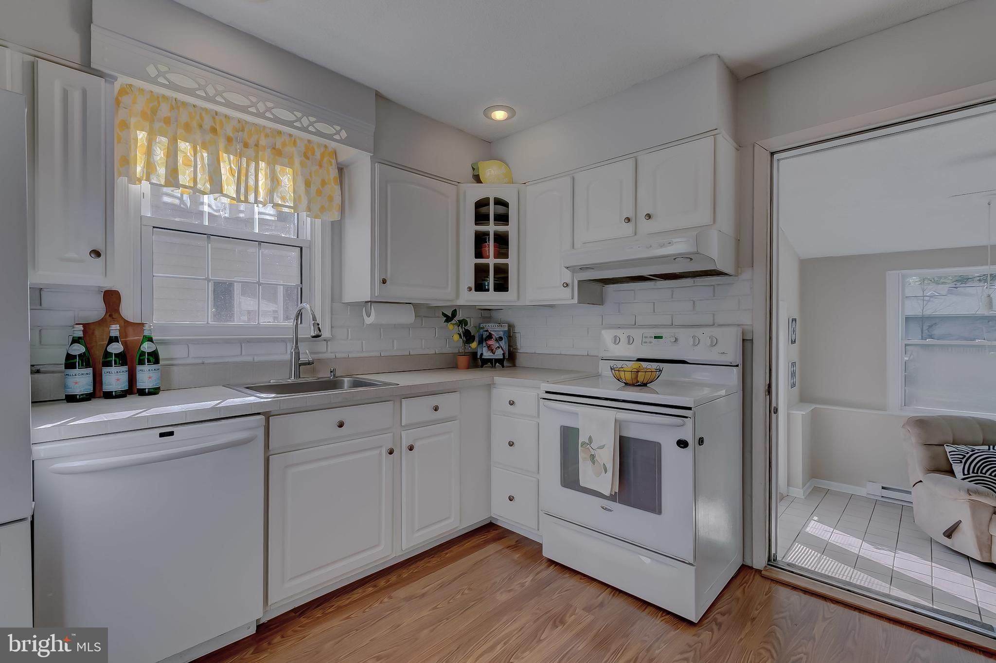 604 Norhurst Way Baltimore, MD 21228 - Photo 12 of 48 Recessed lighting & large pantry
