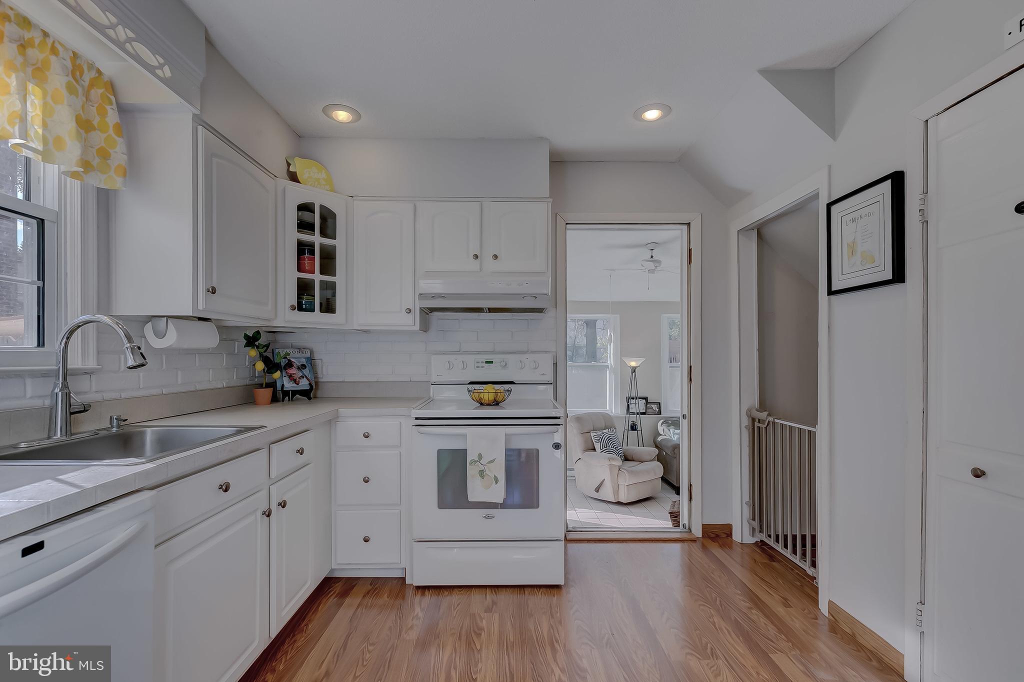 604 Norhurst Way Baltimore, MD 21228 - Photo 13 of 48 Kitchen & LR open to the Family Room!