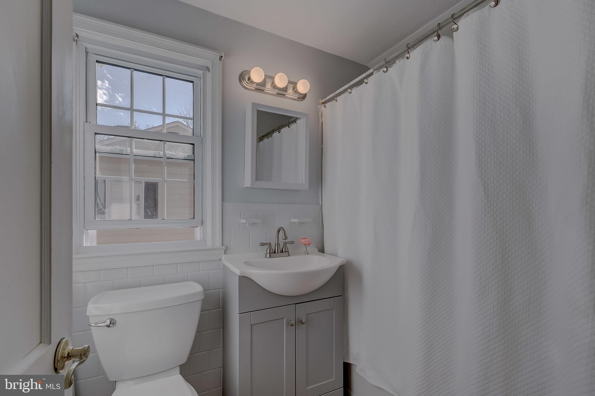 604 Norhurst Way Baltimore, MD 21228 - Photo 20 of 48 Updated full Bath w/tub/shower feature