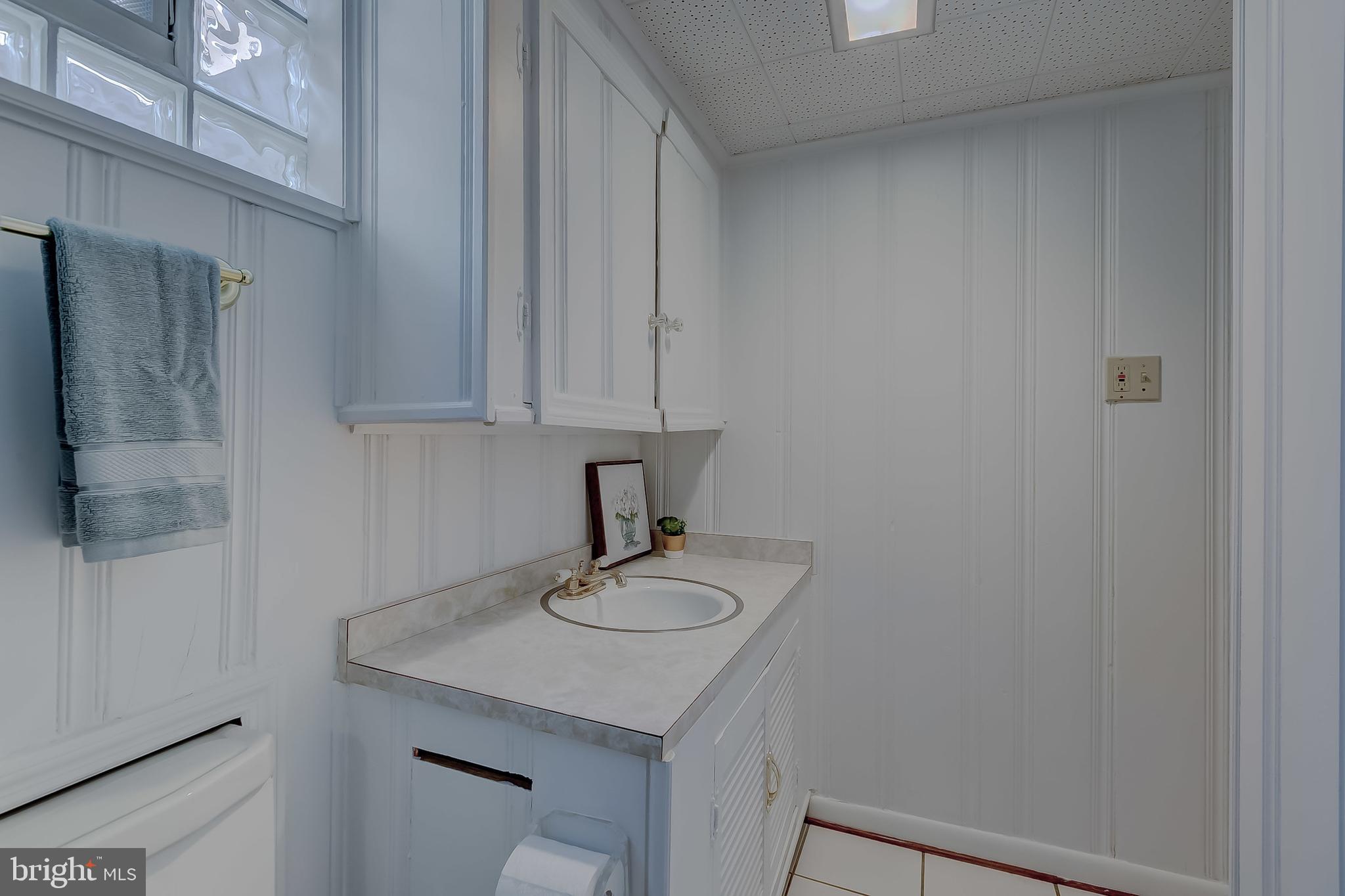 604 Norhurst Way Baltimore, MD 21228 - Photo 29 of 48 Half Bath