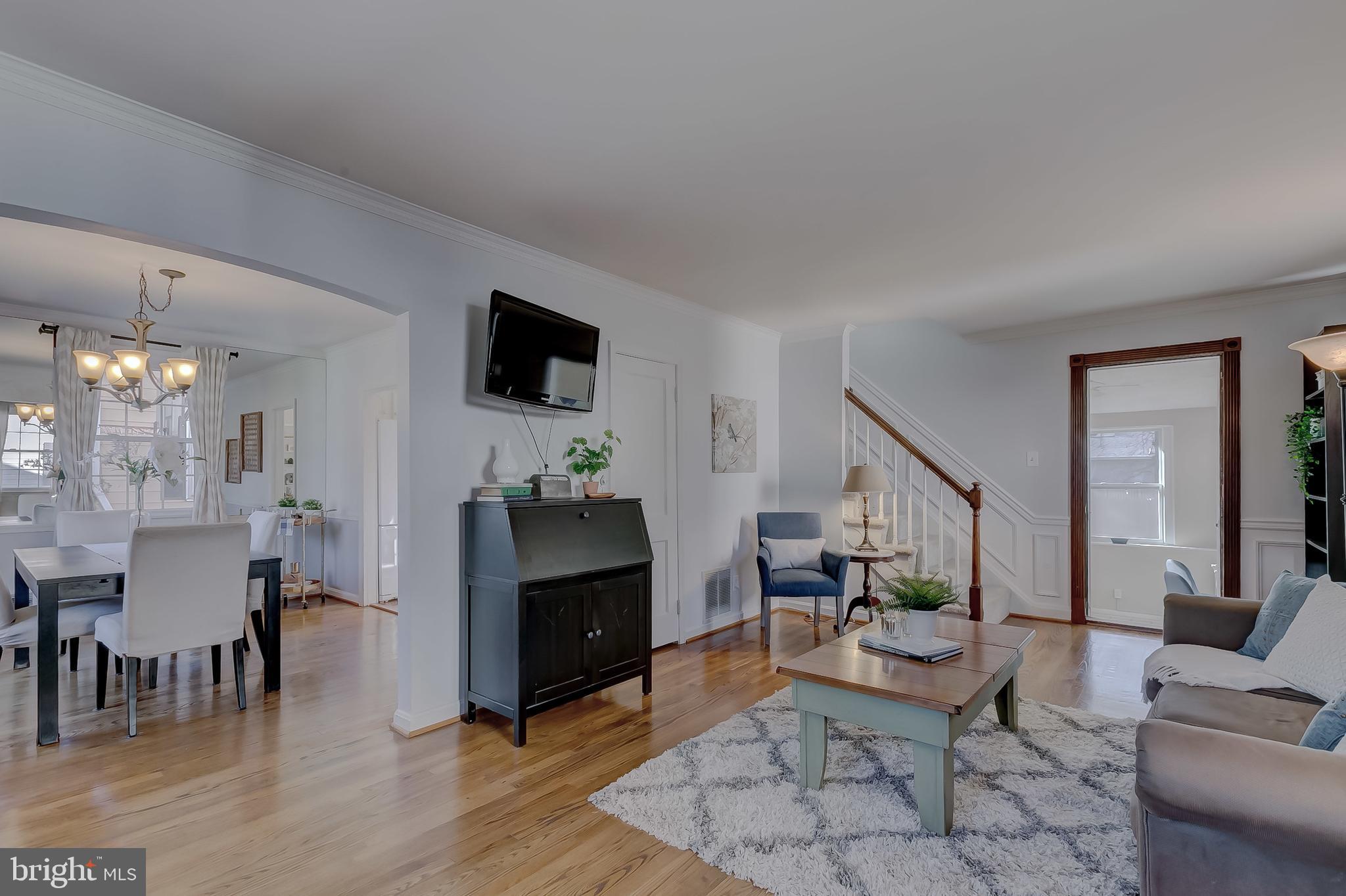 604 Norhurst Way Baltimore, MD 21228 - Photo 4 of 48 Open & bright lots of natural light