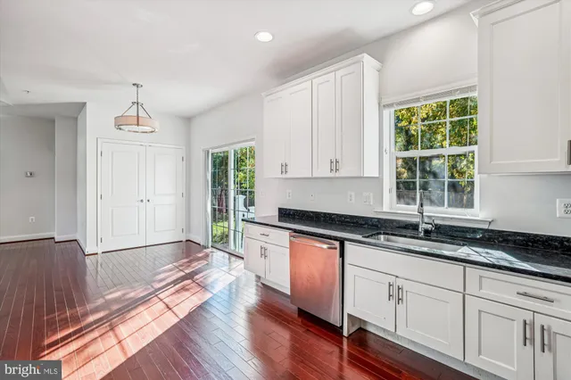 a view of a backyard with tree