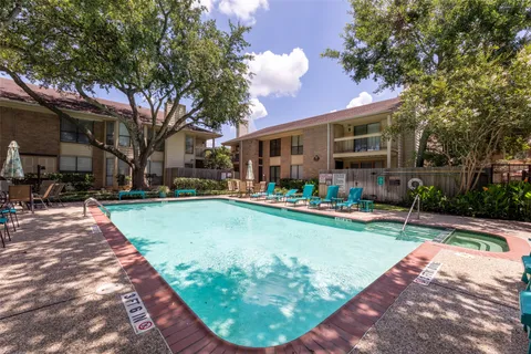 $240,000 | 1881 Bering Drive, Unit 87, Houston, TX 77057