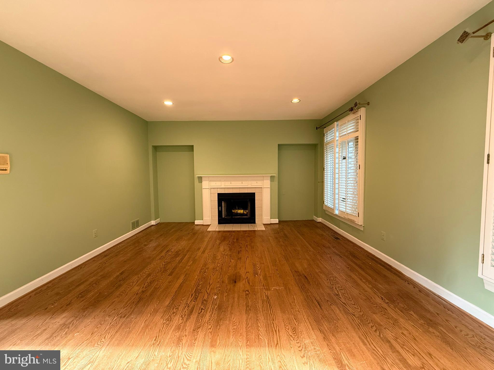 1307 Stamford Way Reston, VA 20194 - Photo 4 of 31 Gallery Image 4
