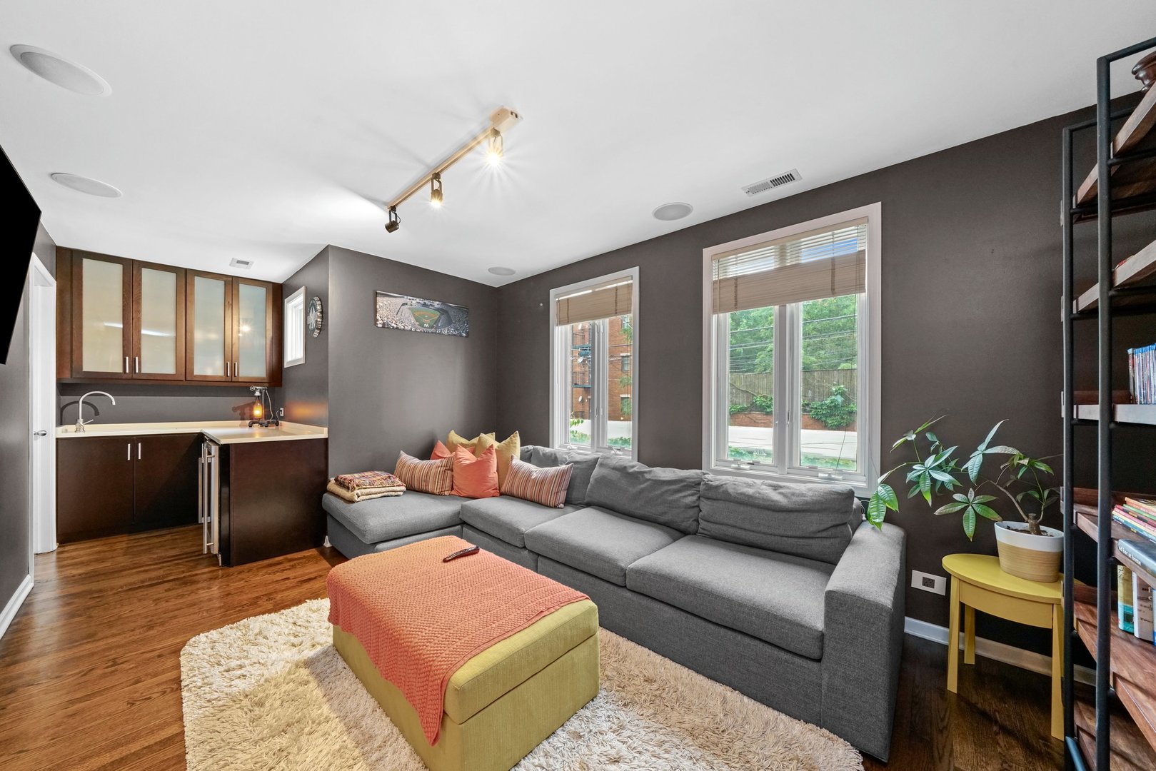 3910 North Fremont Street, Unit F Chicago, IL 60613 - Photo 6 of 36