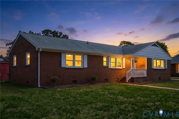 $324,950 | 121 Sherwood Drive, Colonial Heights, VA 23834