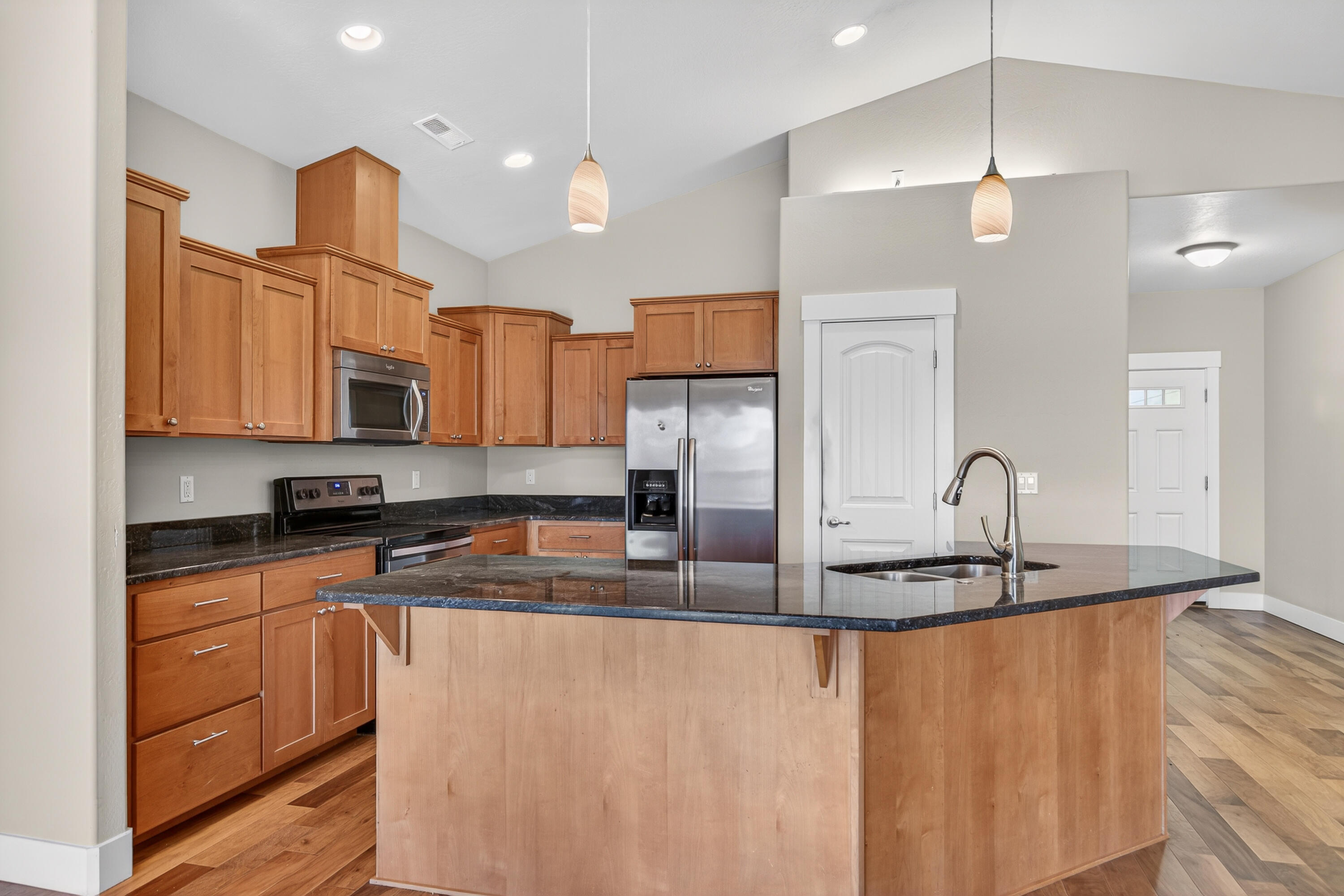 989 Pendleton Drive Medford, OR 97501 - Photo 5 of 26 12-12