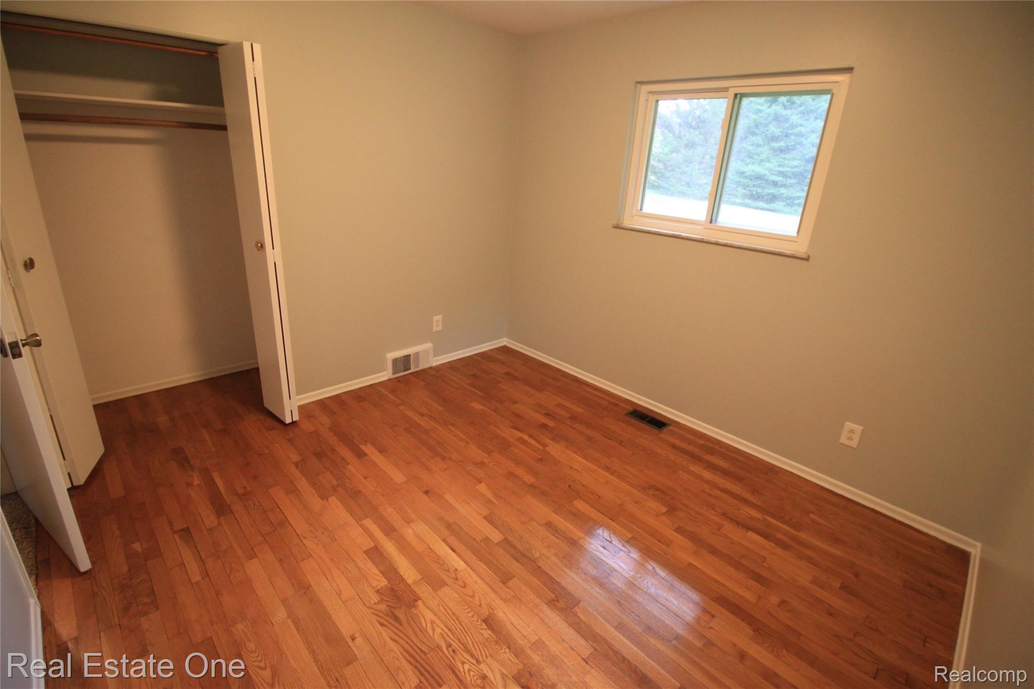 340 South Baldwin Road Oxford, MI 48371 - Photo 19 of 30 IMG_4106.JPG