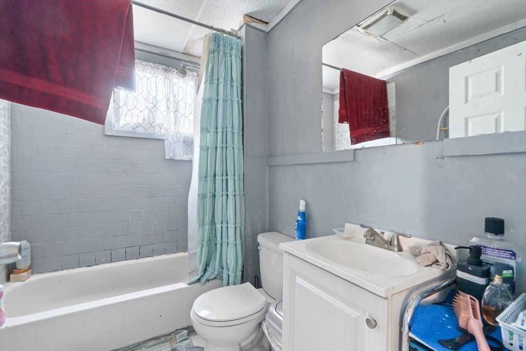 916-922 Rodman Street Fall River, MA 02721 - Photo 12 of 17