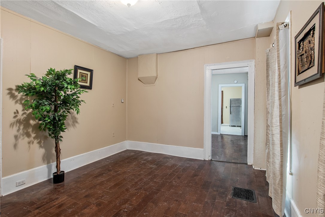 306 Shuart Avenue Syracuse, NY 13203 - Photo 5 of 48