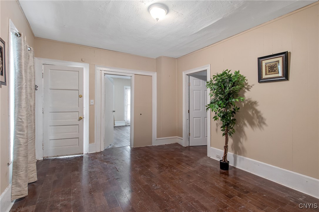 306 Shuart Avenue Syracuse, NY 13203 - Photo 8 of 48