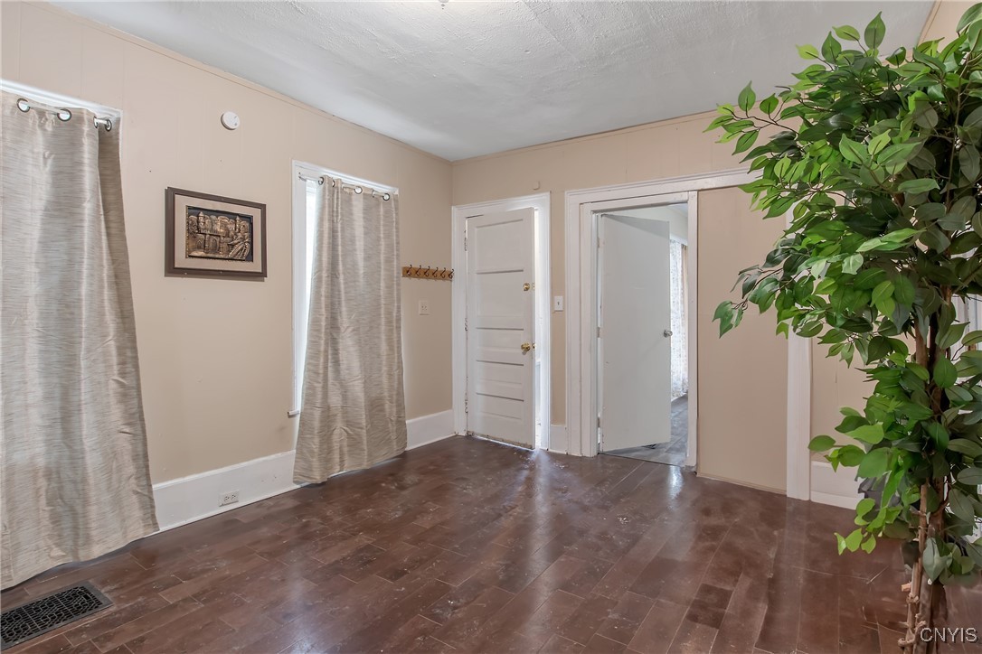 306 Shuart Avenue Syracuse, NY 13203 - Photo 9 of 48