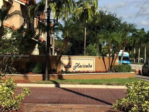 $1,800 | Country Club of Miami, Hialeah, FL 33015