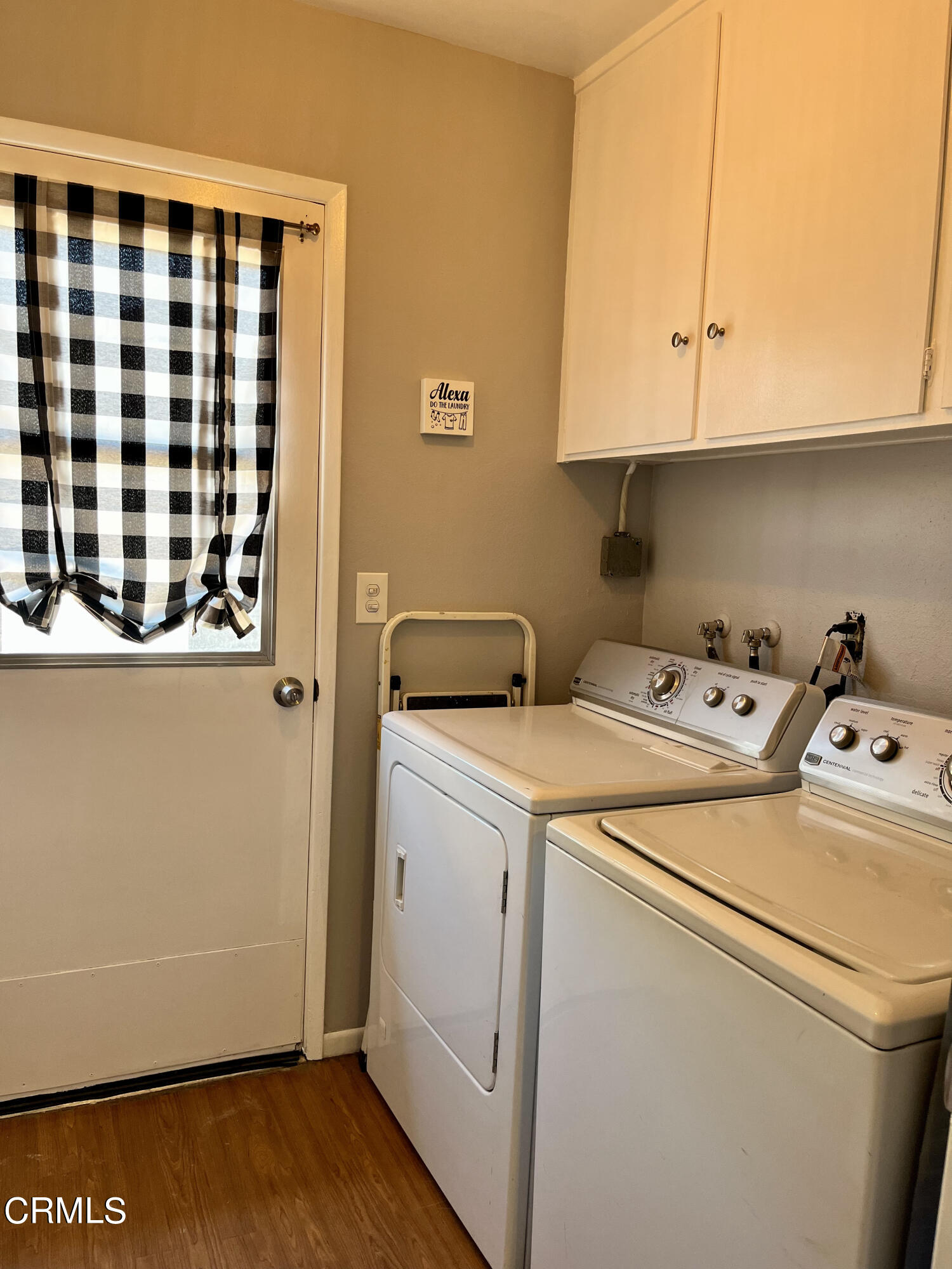 517 View Crest Drive Montebello, CA 90640 - Photo 9 of 21 a utility room with dryer and washer