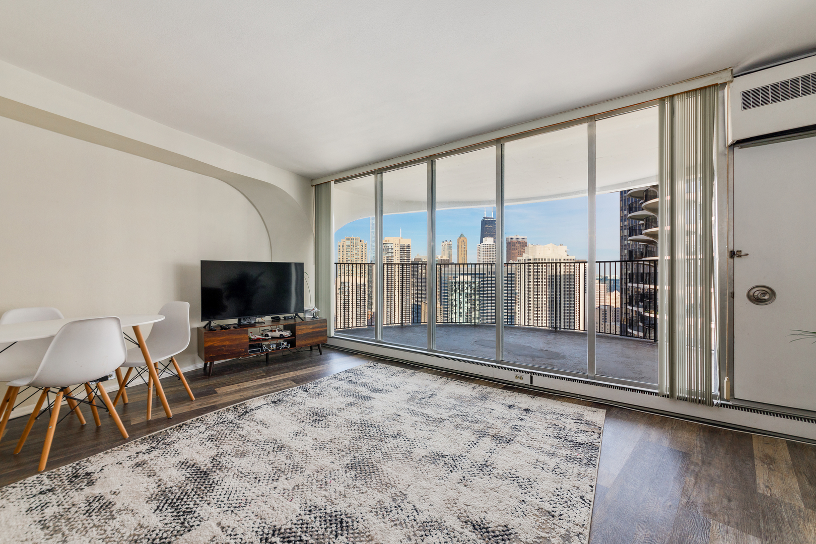 300 North State Street, Unit 4407 Chicago, IL 60654 - Photo 5 of 24