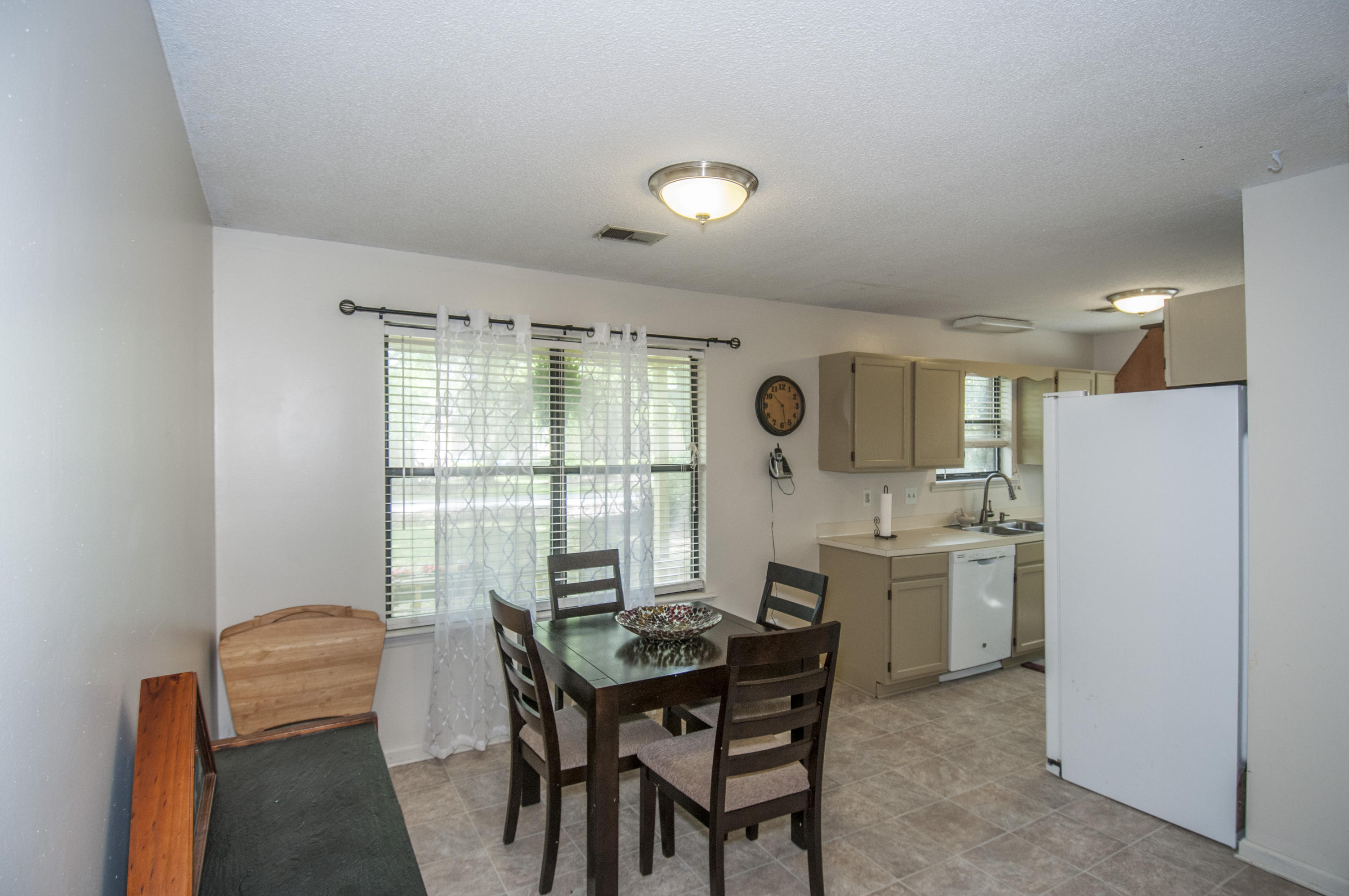 1758 Dogwood Road Charleston, SC 29414 - Photo 15 of 22 _DSC3520