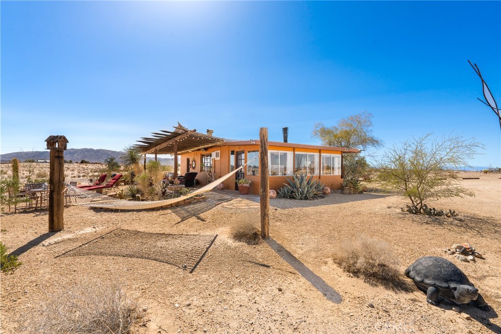 5148 Godwin Road Twentynine Palms, CA 92277 - Photo 27 of 39 a view of a terrace