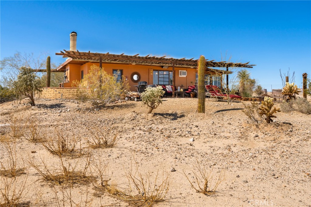 5148 Godwin Road Twentynine Palms, CA 92277 - Photo 34 of 39 a view of a terrace with a bench