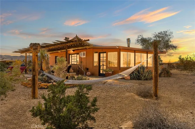 a view of a house with backyard and porch