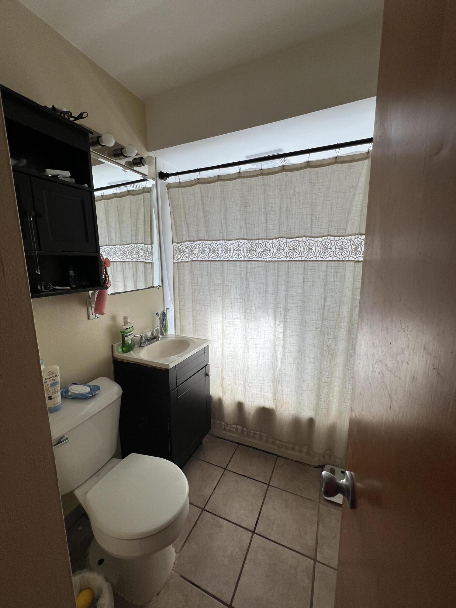 1417 Melvin Avenue Racine, WI 53402 - Photo 5 of 10 Bath