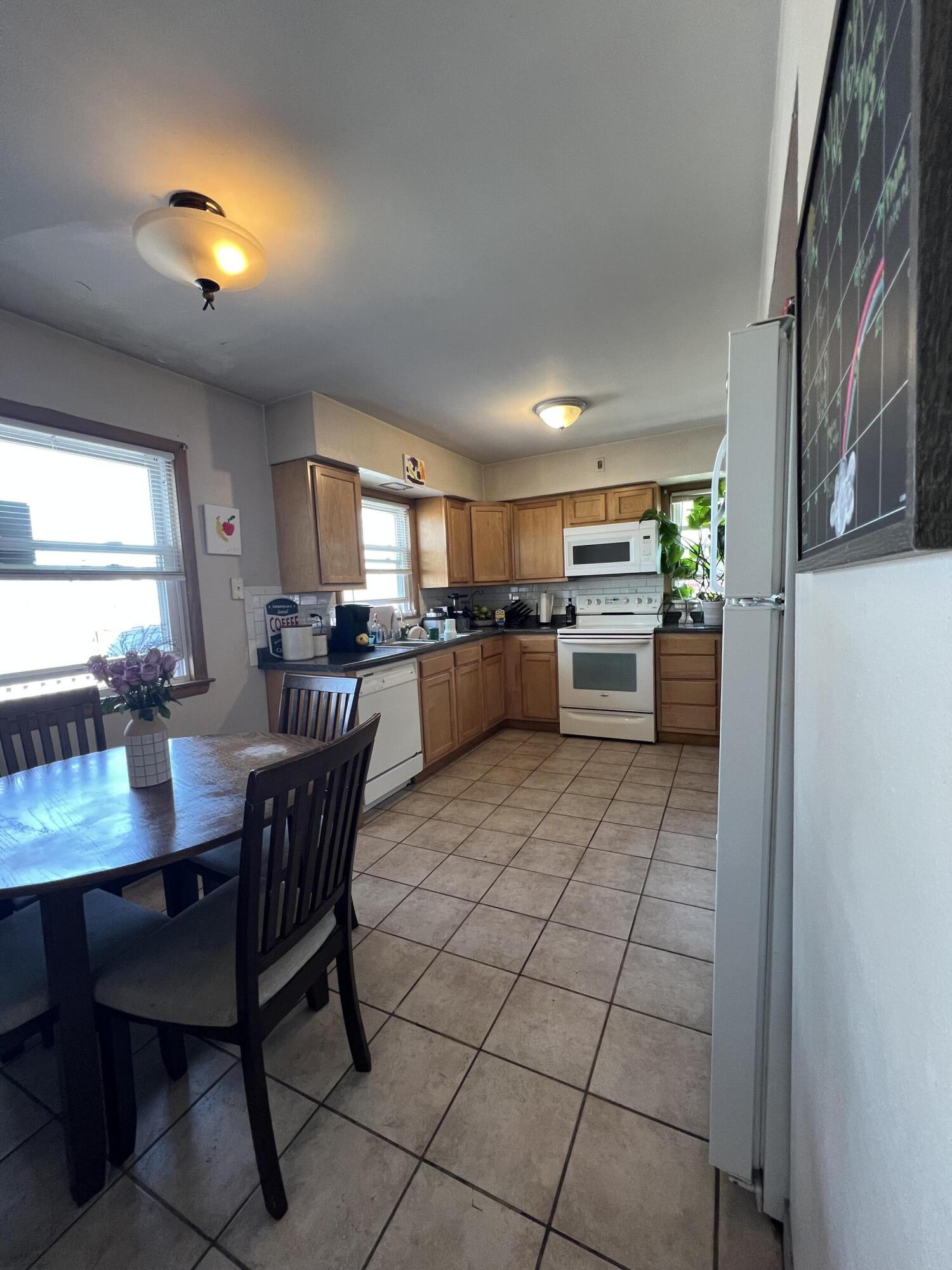 1417 Melvin Avenue Racine, WI 53402 - Photo 7 of 10 Kitchen