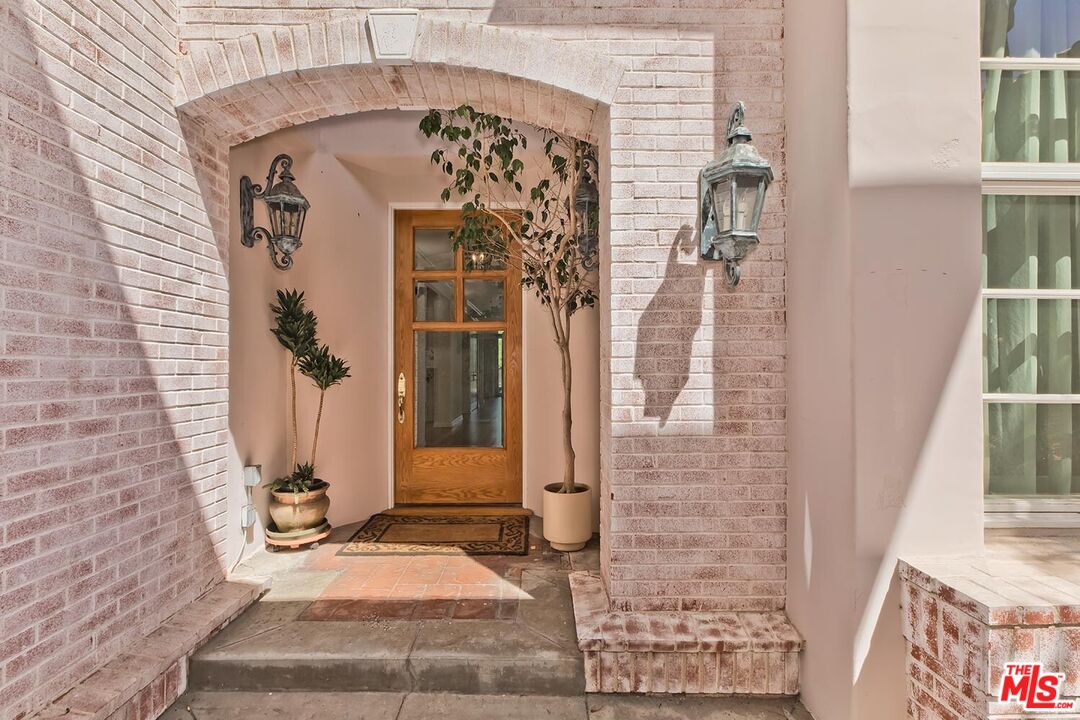 12683 Promontory Road Los Angeles, CA 90049 - Photo 2 of 38