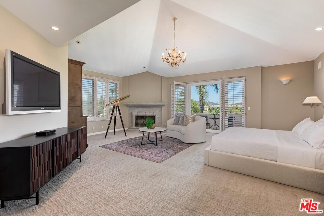 12683 Promontory Road Los Angeles, CA 90049 - Photo 21 of 38