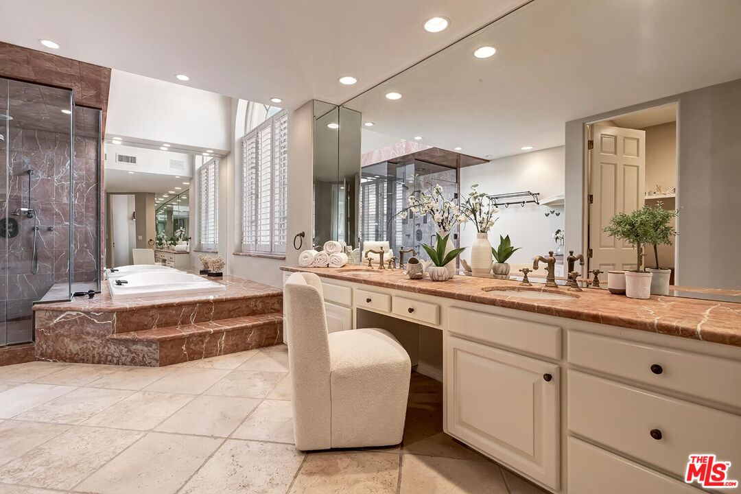 12683 Promontory Road Los Angeles, CA 90049 - Photo 26 of 38