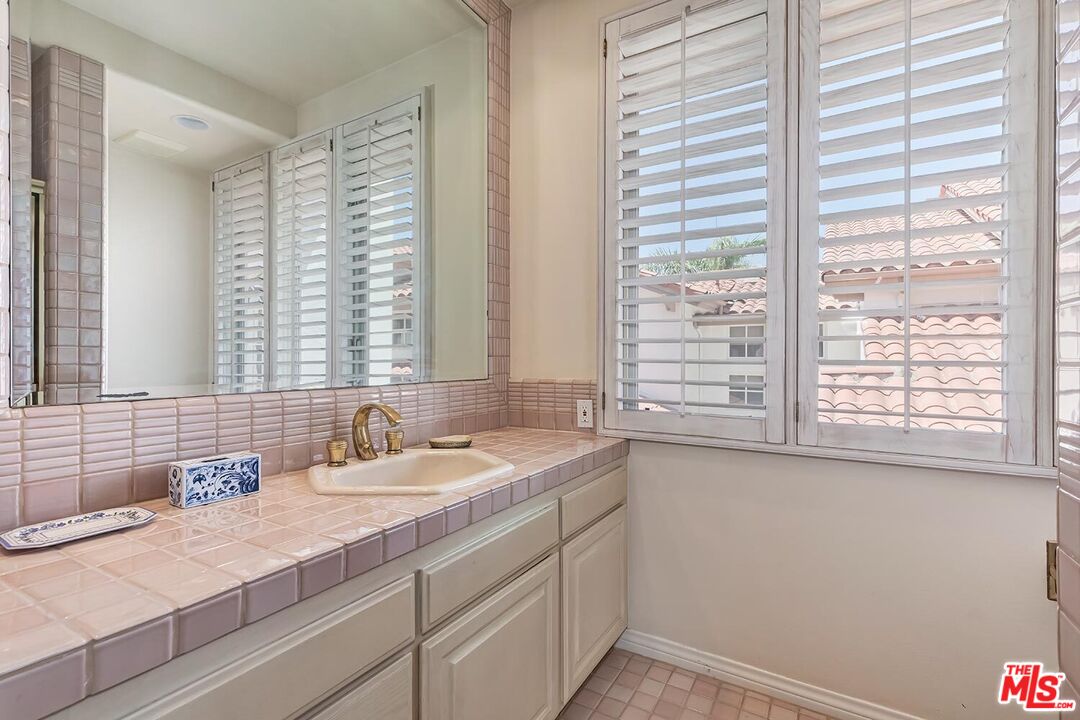 12683 Promontory Road Los Angeles, CA 90049 - Photo 30 of 38