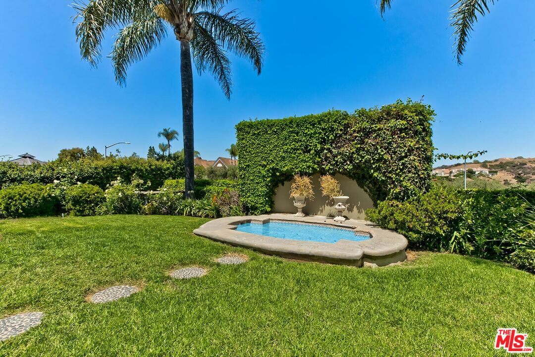 12683 Promontory Road Los Angeles, CA 90049 - Photo 35 of 38