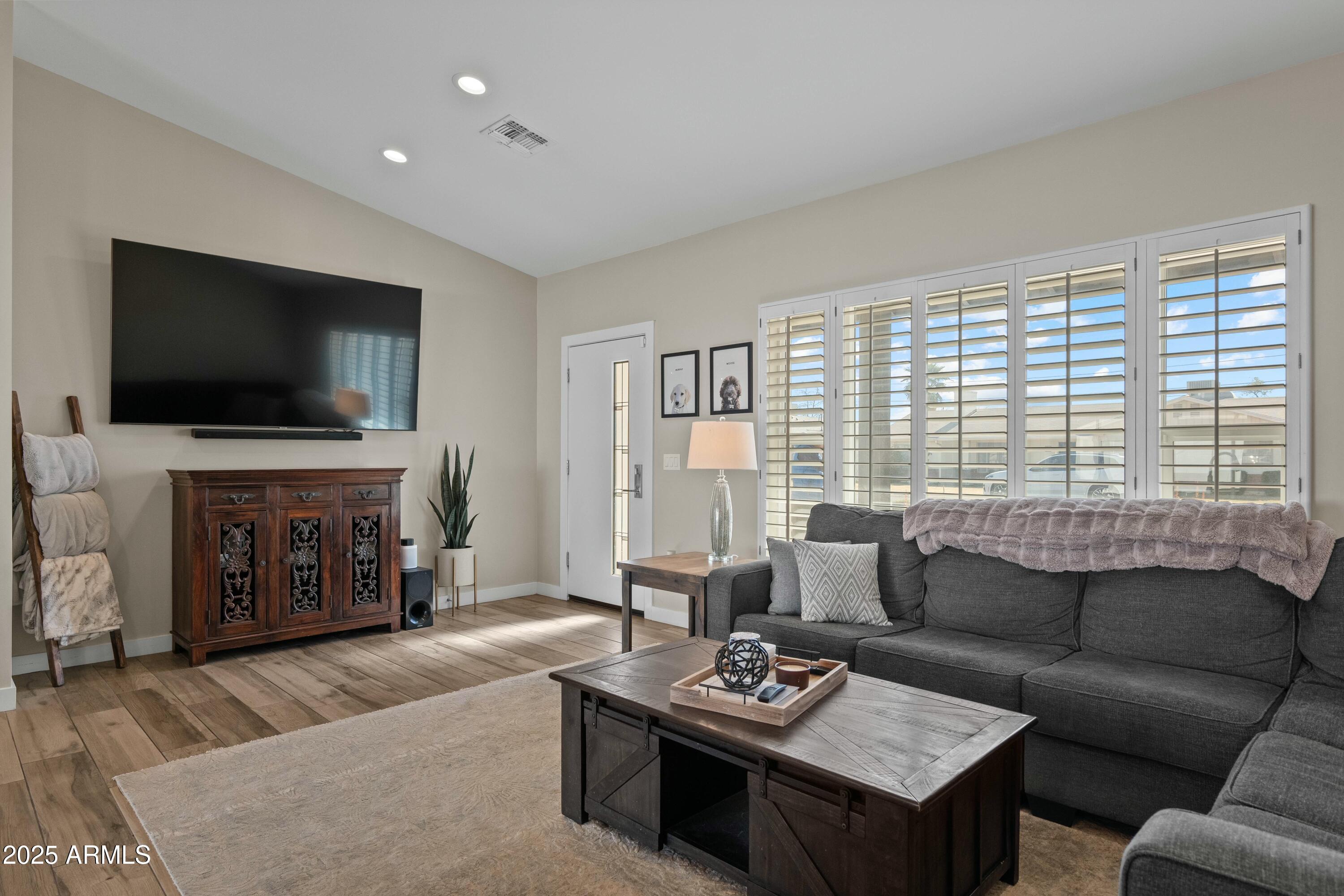 3102 East Roma Avenue Phoenix, AZ 85016 - Photo 6 of 40 Living Room