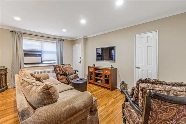 $400,000 | 15-49 160th Street, Unit 6145 | Clearview