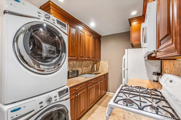 $400,000 | 15-49 160th Street, Unit 6145 | Clearview