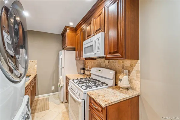 $400,000 | 15-49 160th Street, Unit 6145 | Clearview