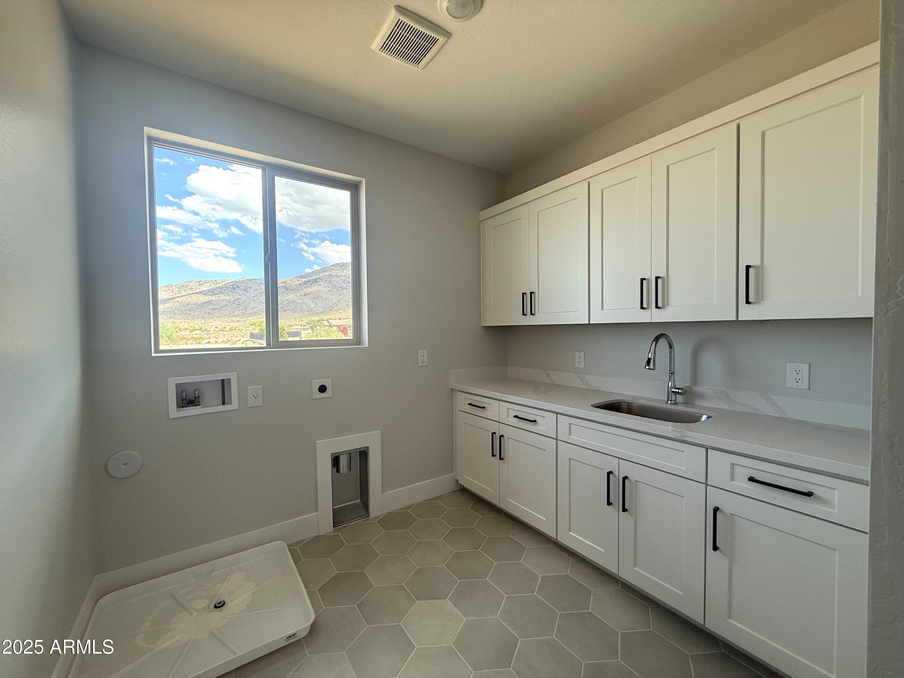 3835 West Fox Road Laveen, AZ 85339 - Photo 11 of 21 updated_laundry_room_091925