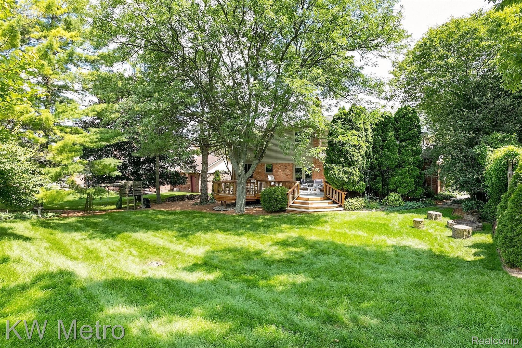 828 Ten Point Drive Rochester, MI 48309 - Photo 39 of 56 Ten Point_ext-9.jpg