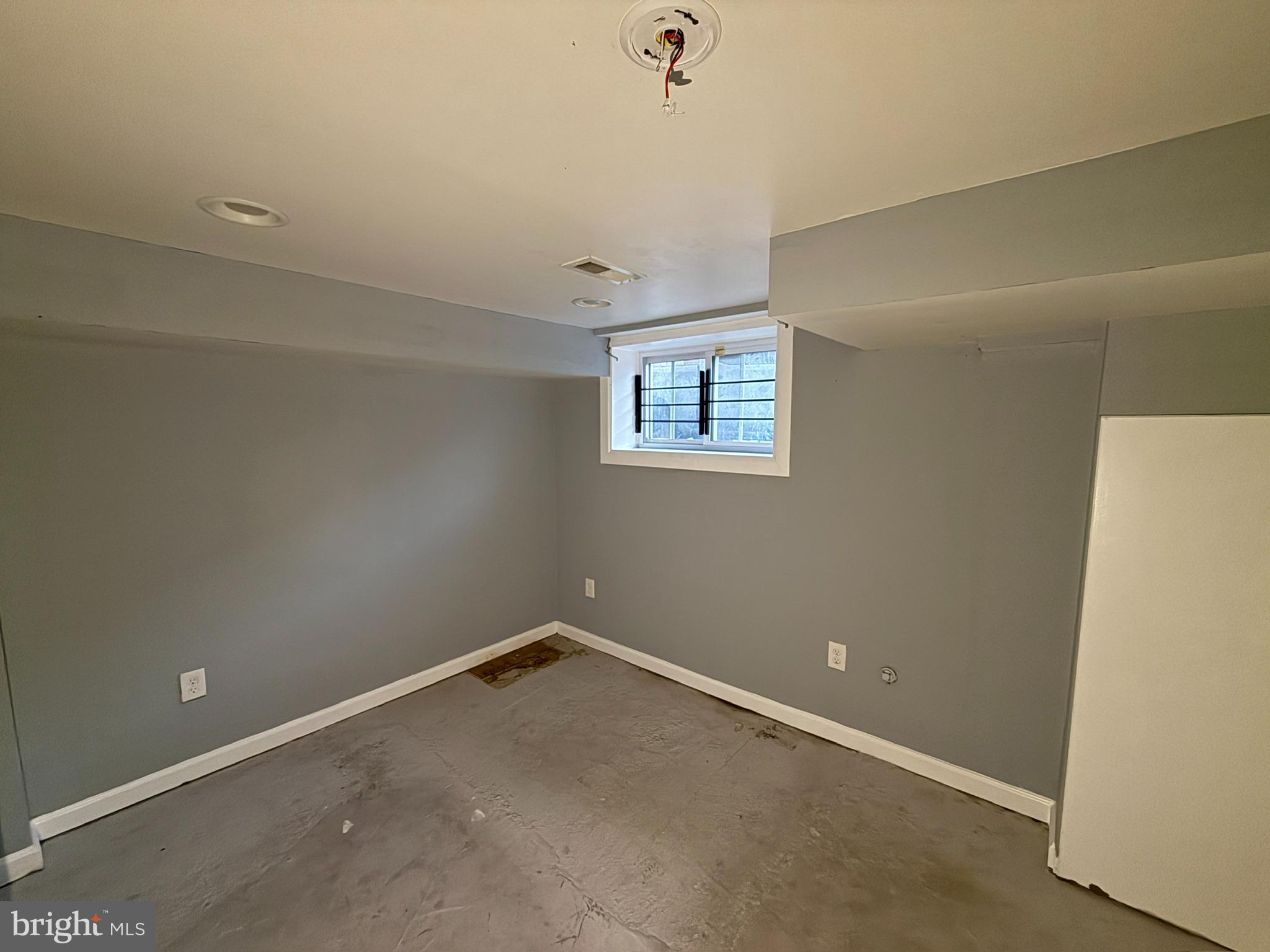 117 North Janney Street Baltimore, MD 21224 - Photo 11 of 13 an empty room with windows