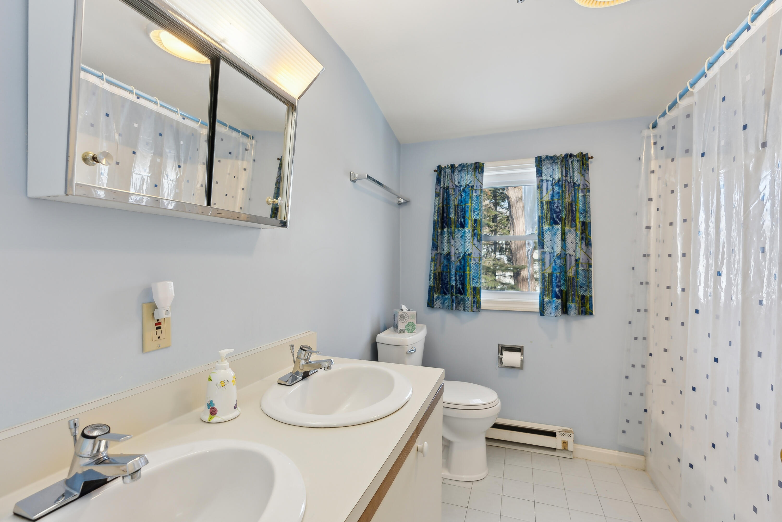 43 Willow Grove Road, Unit 43 Brunswick, ME 04011 - Photo 29 of 42 Blue Bathroom w:tub - 2nd Floor