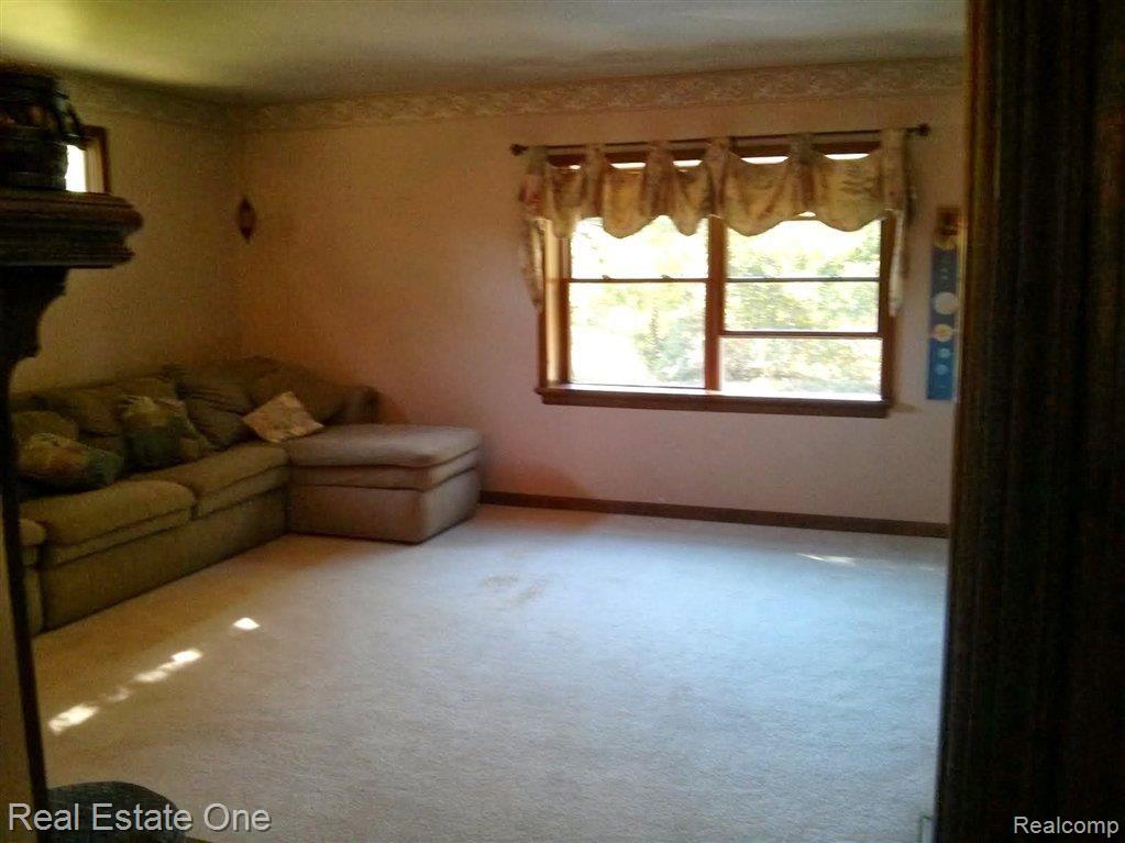 792 East Gunn Road Rochester, MI 48306 - Photo 7 of 26 IMG_20130924_145429.jpg