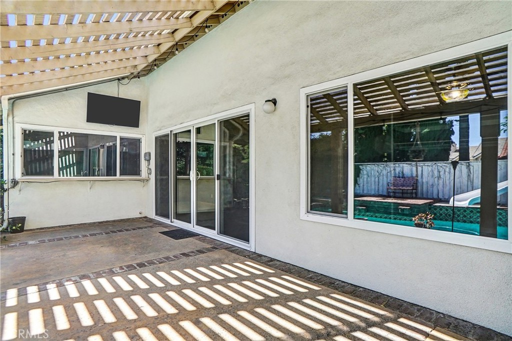 25136 Avenida Rondel Valencia, CA 91355 - Photo 15 of 36
