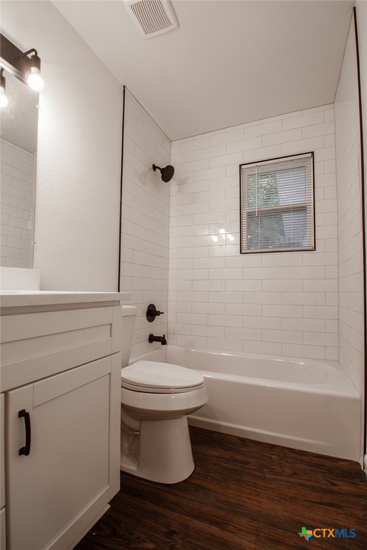 2019 South 9th Street Temple, TX 76504 - Photo 13 of 23 Hall barh with tub