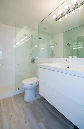 $5,000 | 5601 Collins Avenue, Unit 1204, Miami Beach, FL 33140