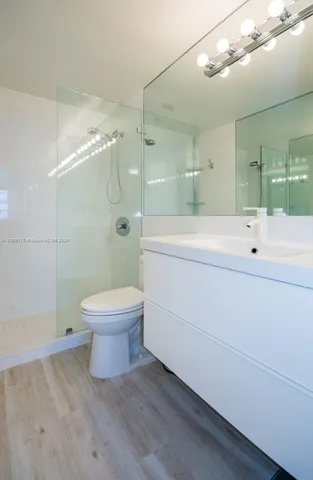 $5,000 | 5601 Collins Avenue, Unit 1204, Miami Beach, FL 33140