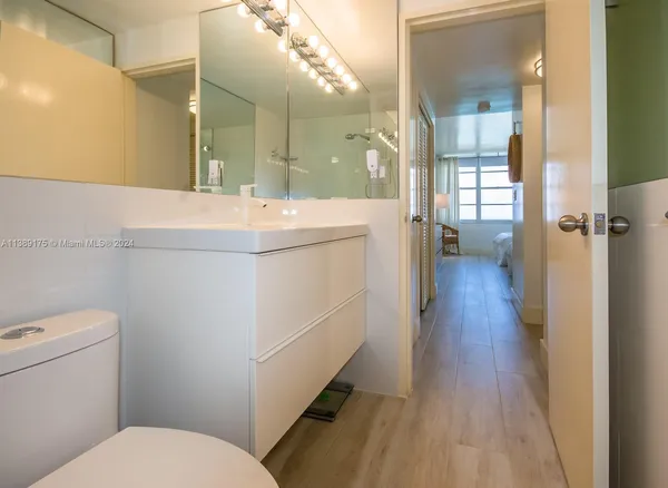 $5,000 | 5601 Collins Avenue, Unit 1204, Miami Beach, FL 33140