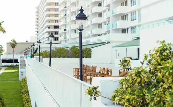 $5,000 | 5601 Collins Avenue, Unit 1204, Miami Beach, FL 33140